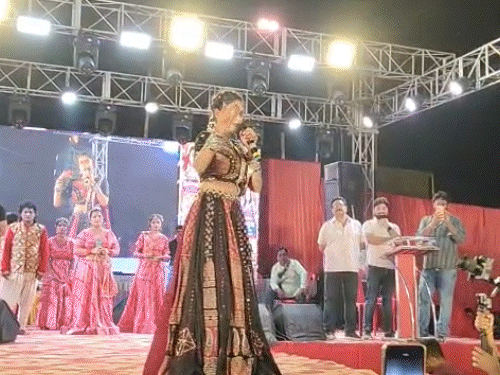 जामताड़ा में पहली बार डांडिया महोत्सव:भोजपुरी कलाकार शिल्पी राघवानी साथ 500 महिलाओं ने किया नृत्य, कलाकारों ने बांधा समां