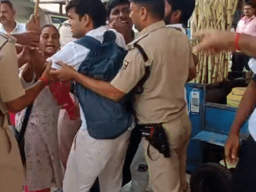 SIR के विरोध में पटना कॉलेज में छात्रों का प्रदर्शन:राज्य अध्यक्ष और सचिव समेत 3 गिरफ्तार, सरकार से बिना शर्त रिहाई की मांग