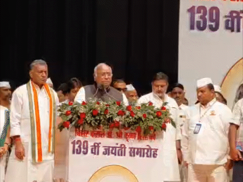 ‘देश के प्रधानमंत्री के परिवार के प्रति दुर्भावना अपराध है’:’मोदी क्या, मोदी का बाप भी जाएगा’, खड़गे के बयान पर सम्राट चौधरी ने कहा- कांग्रेस माफी मांगे