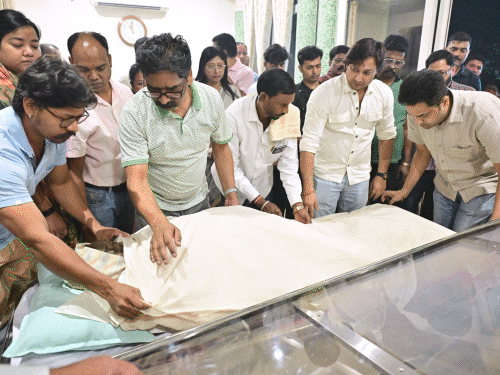 रांची के मोरहाबादी आवास पर 9 बजे तक अंतिम दर्शन:दोपहर 12 बजे नेमरा में अंतिम संस्कार, ओरमांझी-गोला होते हुए आवास तक जाएगी अंतिम यात्रा