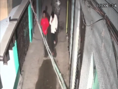 पटना में किराए के मकान से 8.5 लाख की चोरी:28 मिनट तक खंगालते रहे घर, CCTV में कैद हुए संदिग्ध; 7 लाख के गहने ले गए चोर