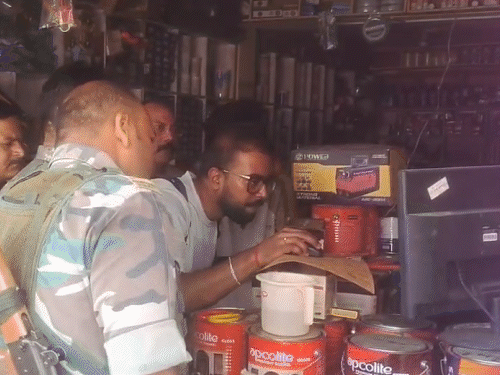 लातेहार में महिला से दिनदहाड़े चेन-अंगूठी छीनी:बाइक सवार दो बदमाशों ने वारदात को दिया अंजाम, नशीले स्प्रे के इस्तेमाल का आरोप
