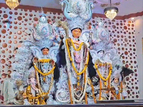 महाअष्टमी व्रत का पारण आज, महानवमी में होगी कन्या पूजन:माता के 9वें स्वरूप सिद्धिदात्री की पूजा, पूरी रात पंडालों में उमड़ी श्रद्धालुओं की भीड़