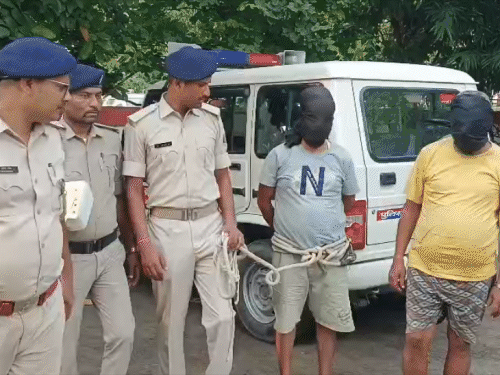 चोरी-छिनतई करने वाले गिरोह के 2 सदस्य सहित 3 गिरफ्तार:किराए के कमरे पर रहते थे, मकान मालिक किराए की जगह लेता था हिस्सेदारी