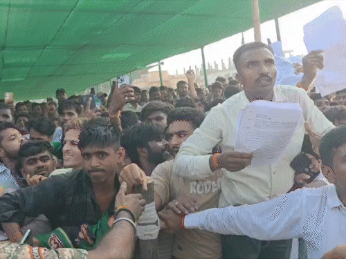 तेजस्वी बोले, सीएम का भाषण सड़क छाप गुंडे जैसा:नेता प्रतिपक्ष ने कहा- जमुई में छेड़खानी हुई, उसका फोटो सार्वजनिक कर दिया; कितने ज्ञानी हैं मुख्यमंत्री
