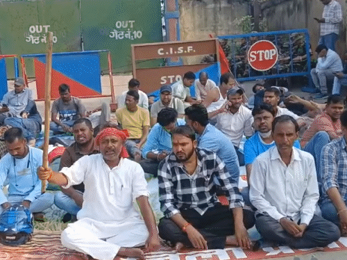 बोकारो स्टील प्लांट में विस्थापितों का आंदोलन उग्र, गेट बंद:6 ठे दिन भी अनशन जारी, 1500 अप्रेंटिस की बहाली मांग; प्लांट ठप करने की चेतावनी