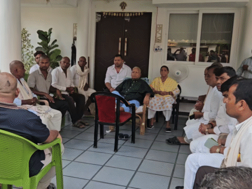 राघोपुर नाव हादसे में पीड़ित परिवारों से मिले लालू-राबड़ी:तेजस्वी यादव बोले- पीढ़ियां खत्म हो गईं, निष्पक्ष जांच हो; CM को लिखेंगे लेटर