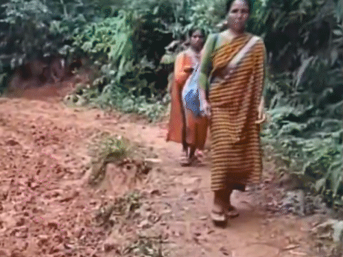 बीमार बच्चा गोद में लिए 3 घंटे पैदल चली मां:10km का सफर, अस्पताल पहुंचने से पहले मासूम की मौत; मेघालय की घटना