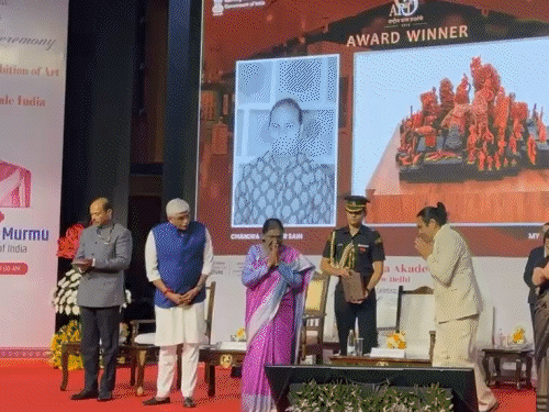 राष्ट्रपति ने राजस्थान के कलाकार चंद्रशेखर सैन को किया सम्मानित:टेराकोटा कलाकृति के लिए मिला राष्ट्रीय पुरस्कार, देशभर के 20 लोगों को मिला अवॉर्ड