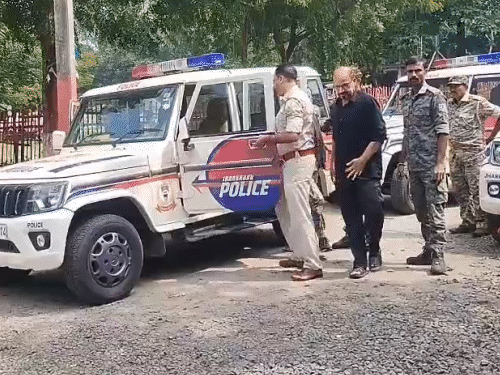 रेप के आरोपी कोडरमा सिविल सर्जन की तबीयत बिगड़ी:सीने में दर्द के बाद सदर अस्पताल में भर्ती, पीड़िता का मेडिकल जांच से इनकार