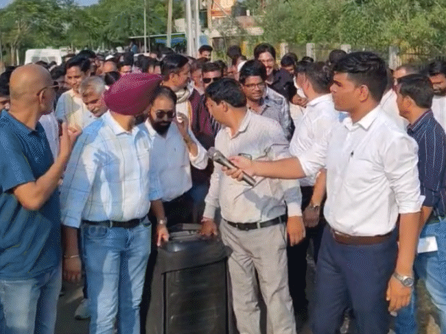 जिस जमीन पर 17 करोड़ का लोन,उसकी मुफ्त रजिस्ट्री क्यों?:2,102 हितग्राही बैंकों से 175 करोड़ का कर्ज ले चुके; सरकार ₹3,800 करोड़ खर्च करेगी