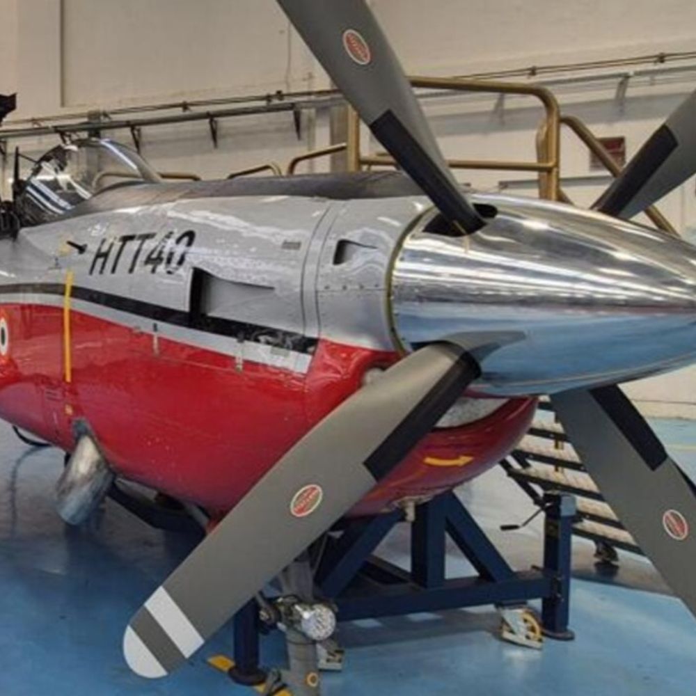 HAL ने IAF को पहले 3 HTT-40 विमान सौंपे:नए पायलटों की ट्रेनिंग शुरू होने में 2 साल लगेंगे; 57% हिस्सा भारत में बना
