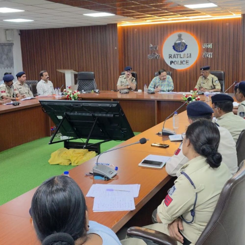 DIG ने पुलिसकर्मियों को थाना संचालन के दिए टिप्स:SP बोले-थानों में लागू करें प्रशिक्षण का ज्ञान; तकनीकी व व्यवहारिक ज्ञान की ले रहें ट्रेनिंग