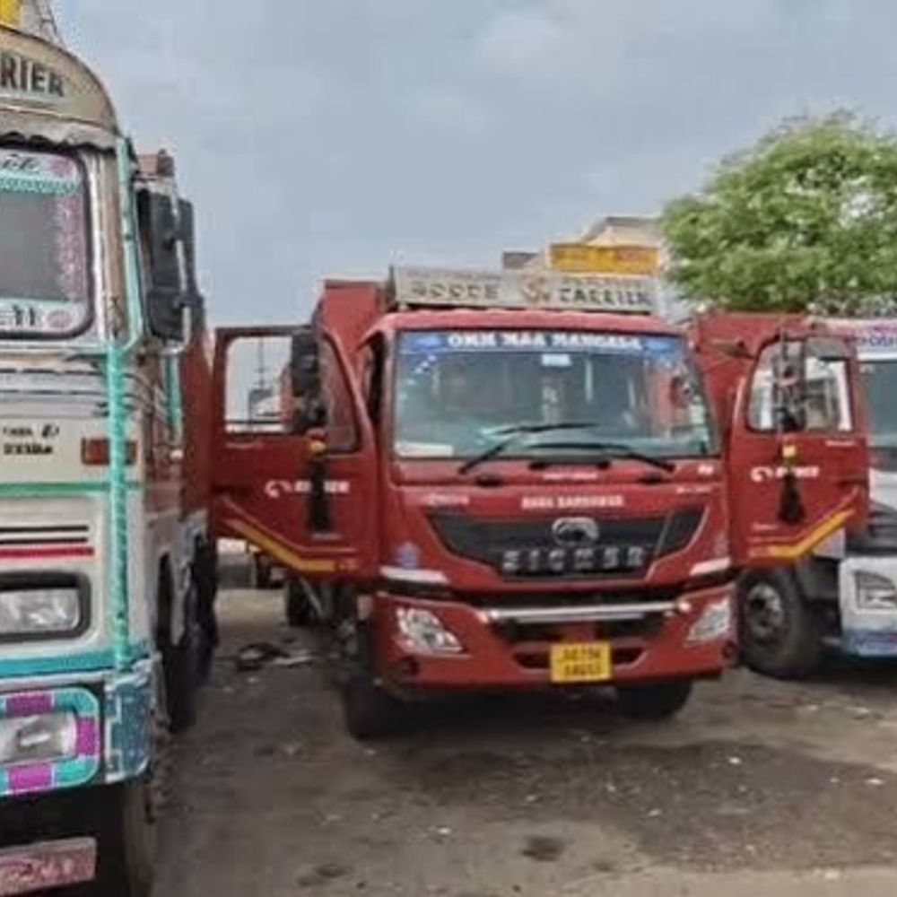 राजस्थान में 50 हजार ट्रकों के थम सकते हैं पहिए:VLTD डिवाइस की कीमत बढ़ने से ट्रक ऑपरेटर्स नाराज, दिवाली से पहले चक्का जाम की तैयारी