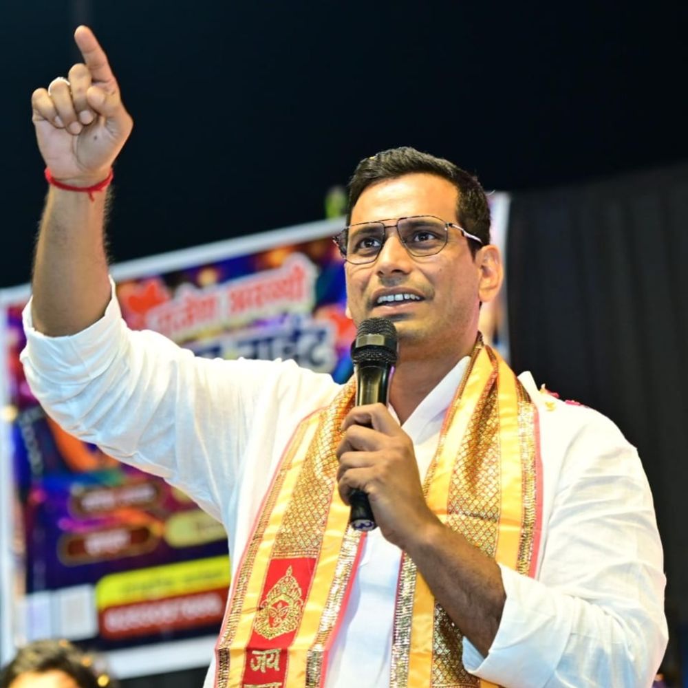 देवेंद्र ने CM साय से की कर्ज माफी की मांग:मुंगेली में किसानों से मिले देवेंद्र यादव, कहा- अर्नब चक्रवात से बर्बाद फसलों का मुआवजा दे सरकार