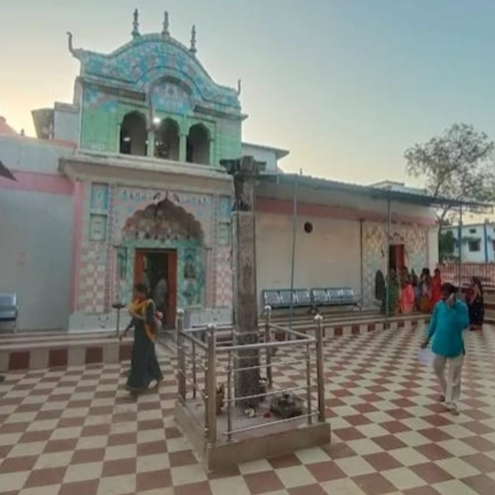 वराह विष्णु मंदिर से 3 महीने में हटाना होगा अतिक्रमण:जबलपुर हाईकोर्ट ने अधिकारियों को दिए निर्देश, कब्जे से घिरी है धरोहर