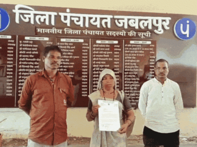 सचिव की शिकायत के बाद महिला सरपंच पति समेत गायब:30-40 लाख रुपए की कथित गड़बड़ी का लगाया था आरोप; 4 दिन से परिवार परेशान