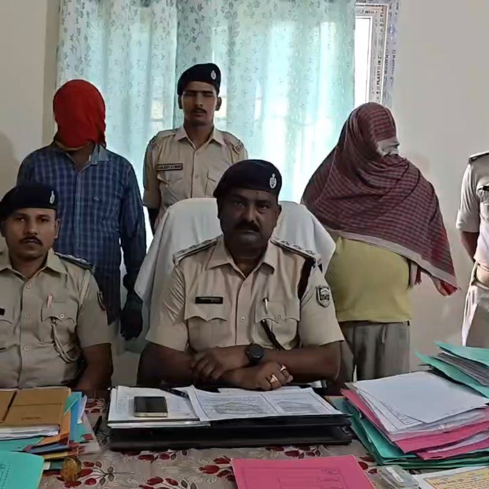 भागलपुर में दो भाइयों को किया गिरफ्तार:घर से गांजा, कोरेक्स और नशीली गोलियां बरामद, अवैध धंधे की सूचना पर छापा