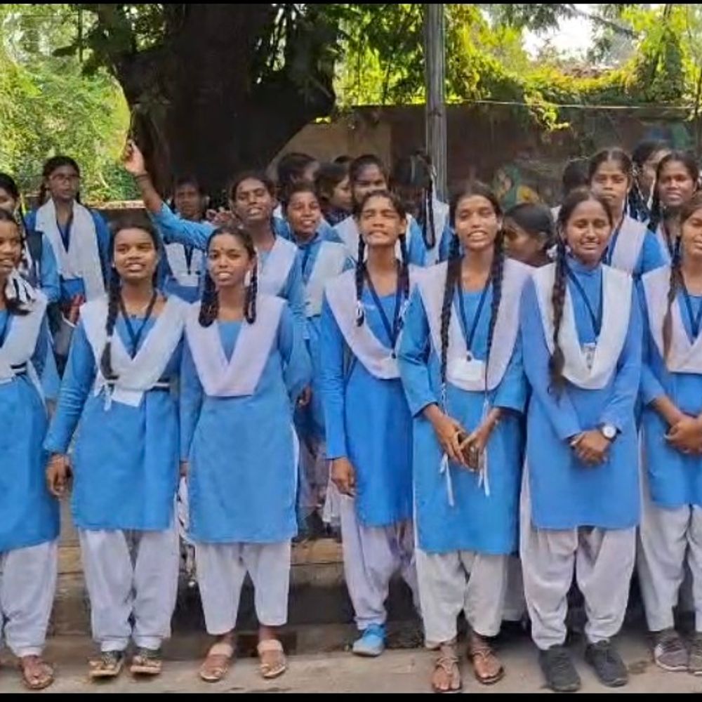 13 दिन में दूसरी बार छात्राओं का प्रदर्शन:बिलासपुर में फिर घेरा कलेक्ट्रेट; शिक्षकों पर रिकॉर्ड नहीं देने और राशि में गड़बड़ी का आरोप