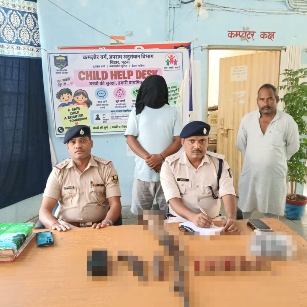 जमीनी-विवाद में भाई ने दी जान से मारने की धमकी:कैमूर पुलिस ने आरोपी को किया गिरफ्तार, घर से हथियार और बारूद जब्त