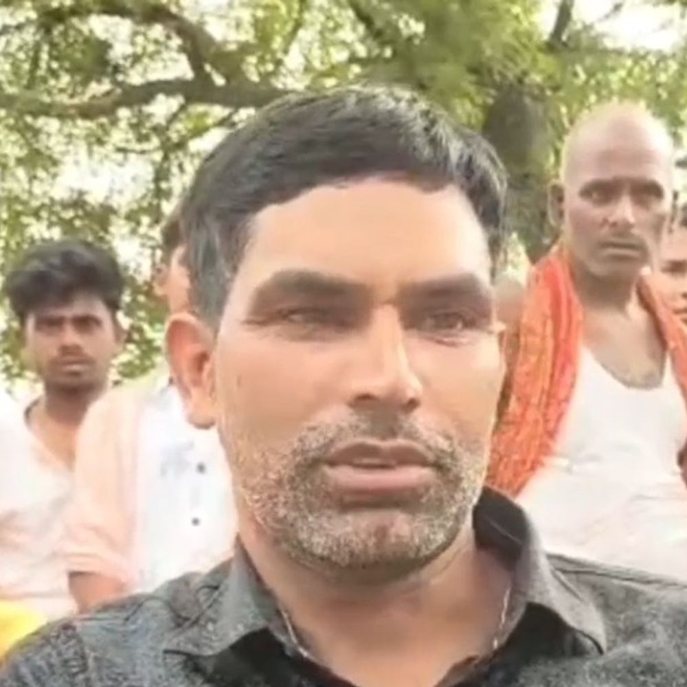 कटिहार में 31 साल बाद घर लौटा बेटा:मां ने आंख के कटे निशान से पहचाना, पश्चिम बंगाल में अब्दुल जब्बार बनकर जी रहा था