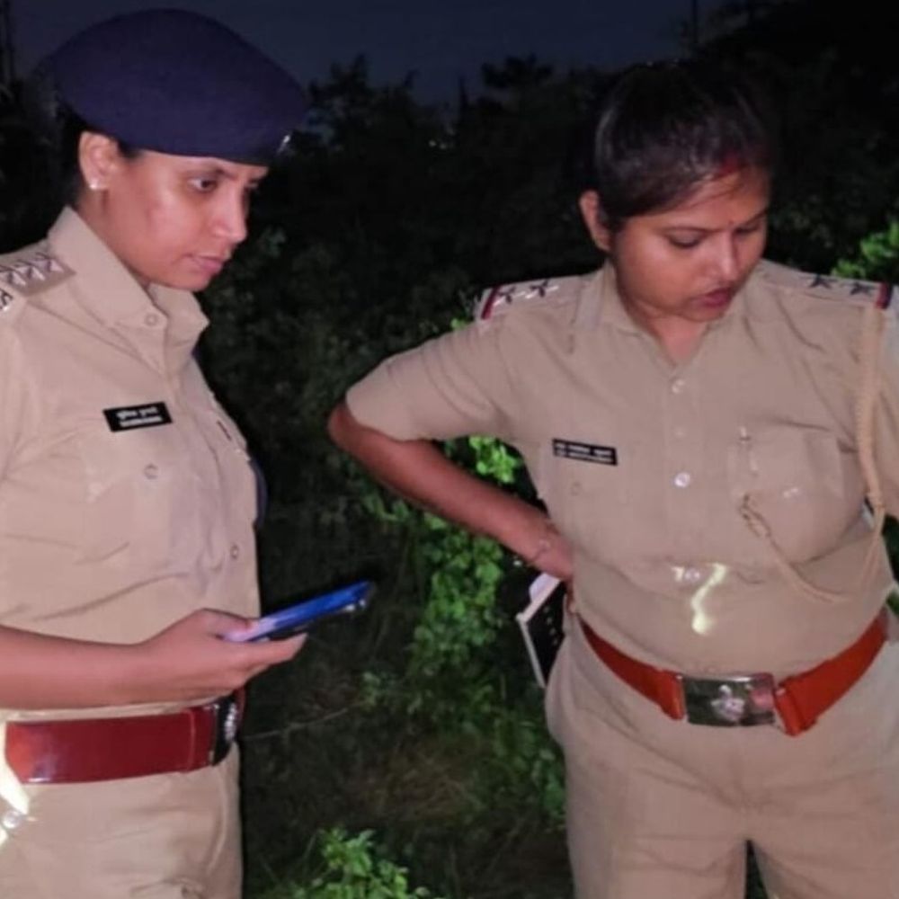 मुजफ्फरपुर में झाड़ी से मिली महिला की लाश:मृतका की पहचान नहीं हो सकी है, FSL टीम ने जुटाए सबूत; हत्या की आशंका