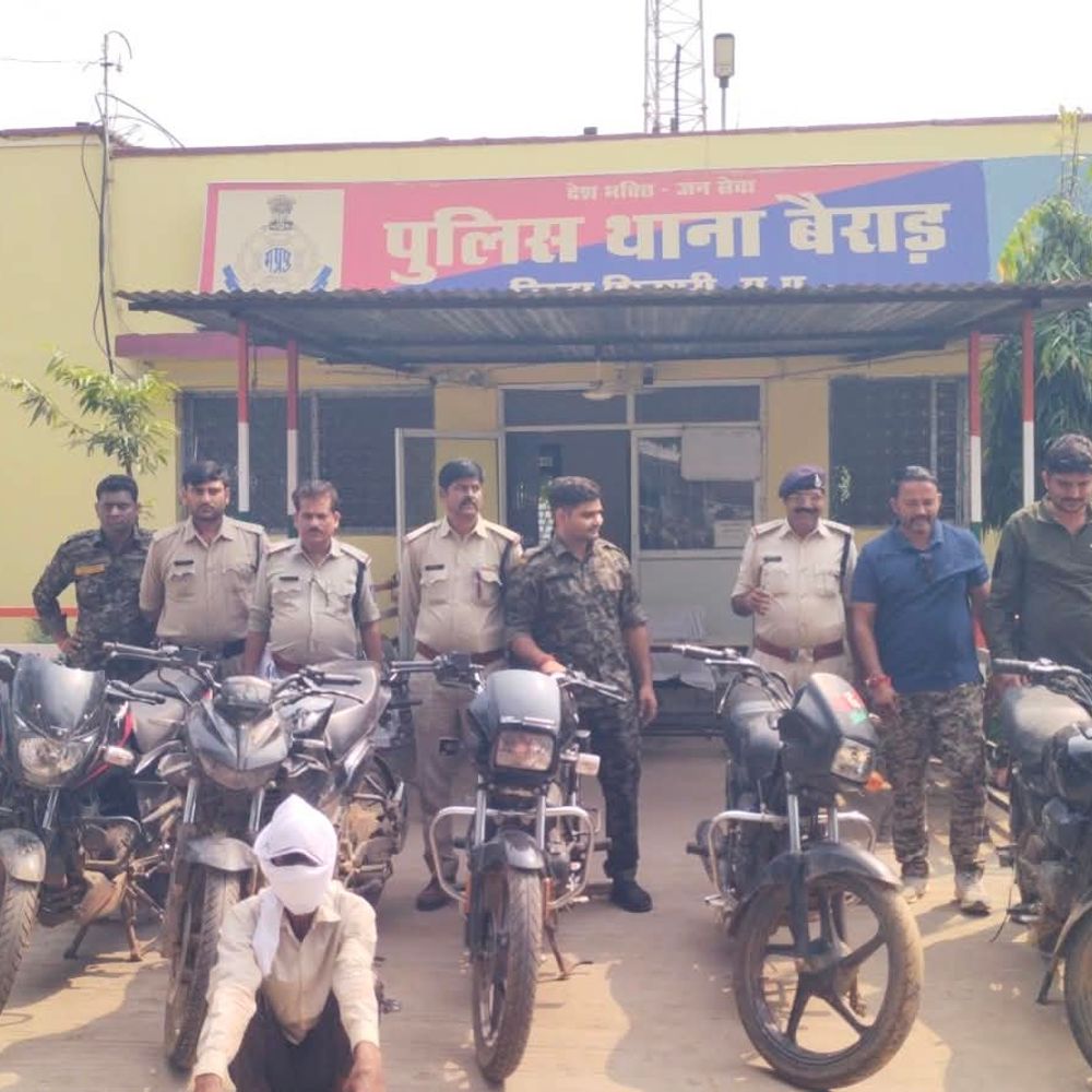 बैराड़ पुलिस ने किया बाइक चोर गिरोह का पर्दाफाश:जंगल में छिपाई 8 लाख की 7 मोटरसाइकिलें बरामद, 2 आरोपी गिरफ्तार