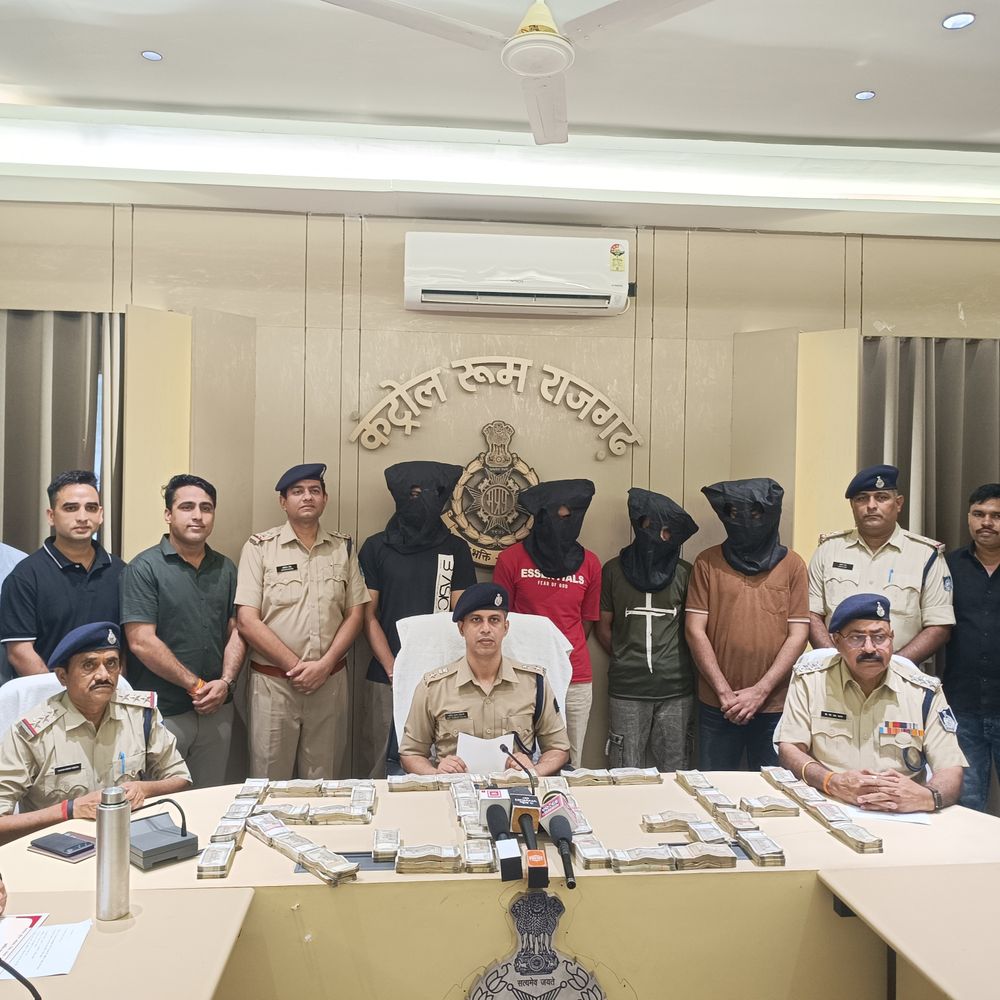 जीरापुर में 50 लाख की चोरी का खुलासा:3 आरोपी छत से घुसे, घर और कब्रिस्तान में छिपाई रकम; पुलिस ने 41 लाख बरामद किए