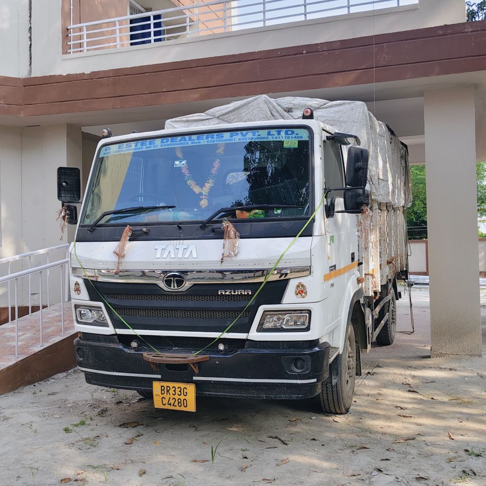 सुपौल में ट्रक से 250 पेटी अंग्रेजी शराब बरामद:अंधेरे का फायदा उठाकर तस्कर फरार, राघोपुर पुलिस ने गाड़ी किया जब्त