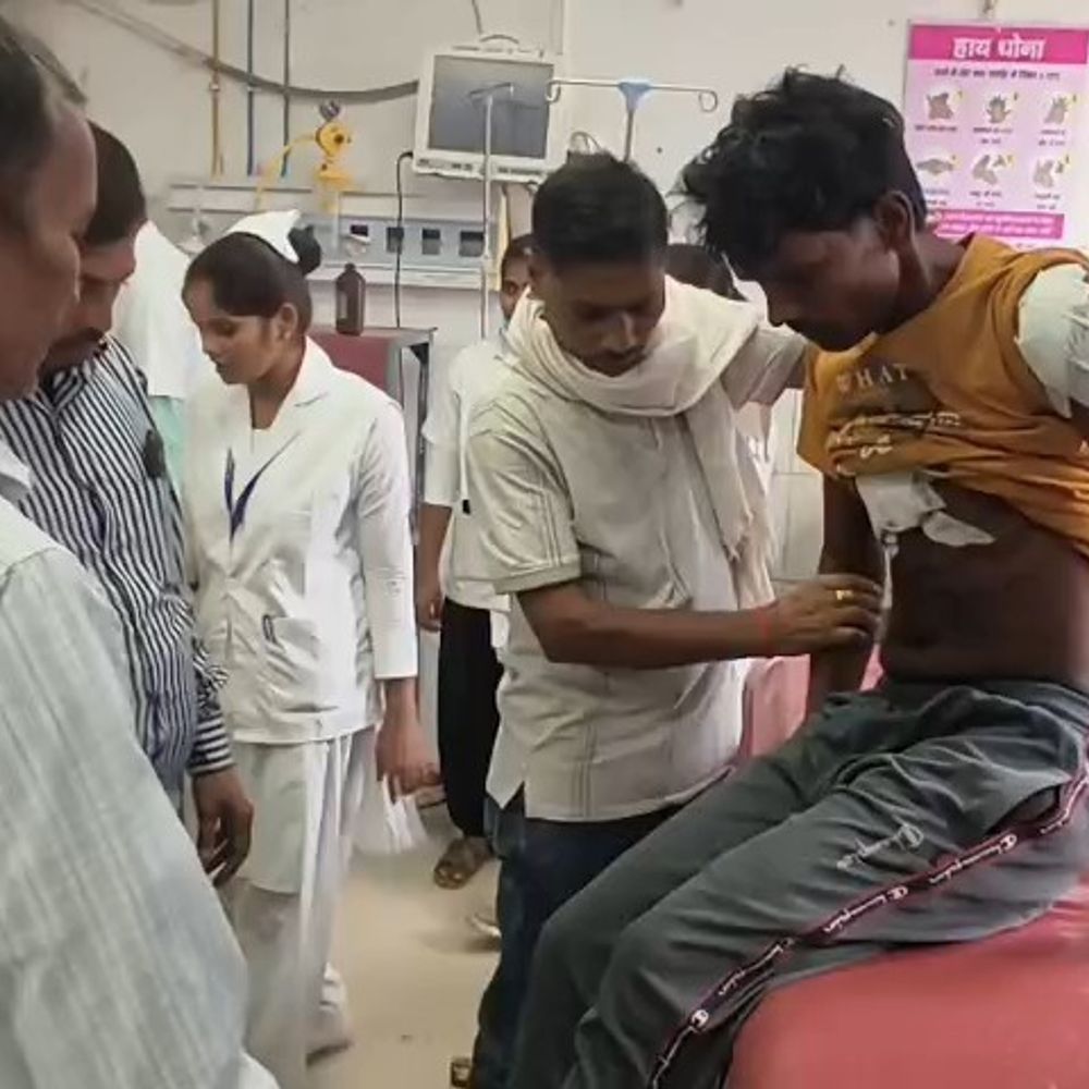 भभुआ में मजदूर ठेकेदार पर चाकू से वार:35 हजार रुपए और मोबाइल लेकर भागे बदमाश; दतियाव डेयरी फार्म के पास वारदात