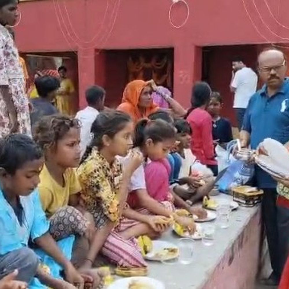 भदोही में पूजी गईं कन्याएं:नगर से ग्रामीण अंचल तक रही नवरात्रि की रौनक, श्रद्धालुओं ने किया व्रत का पारण