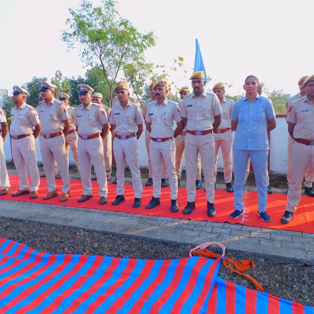 प्रतापगढ़ में पुलिस शहीद दिवस मनाया:शहीद स्मारक पर पुष्पांजलि अर्पित की, 24 यूनिट रक्तदान भी किया