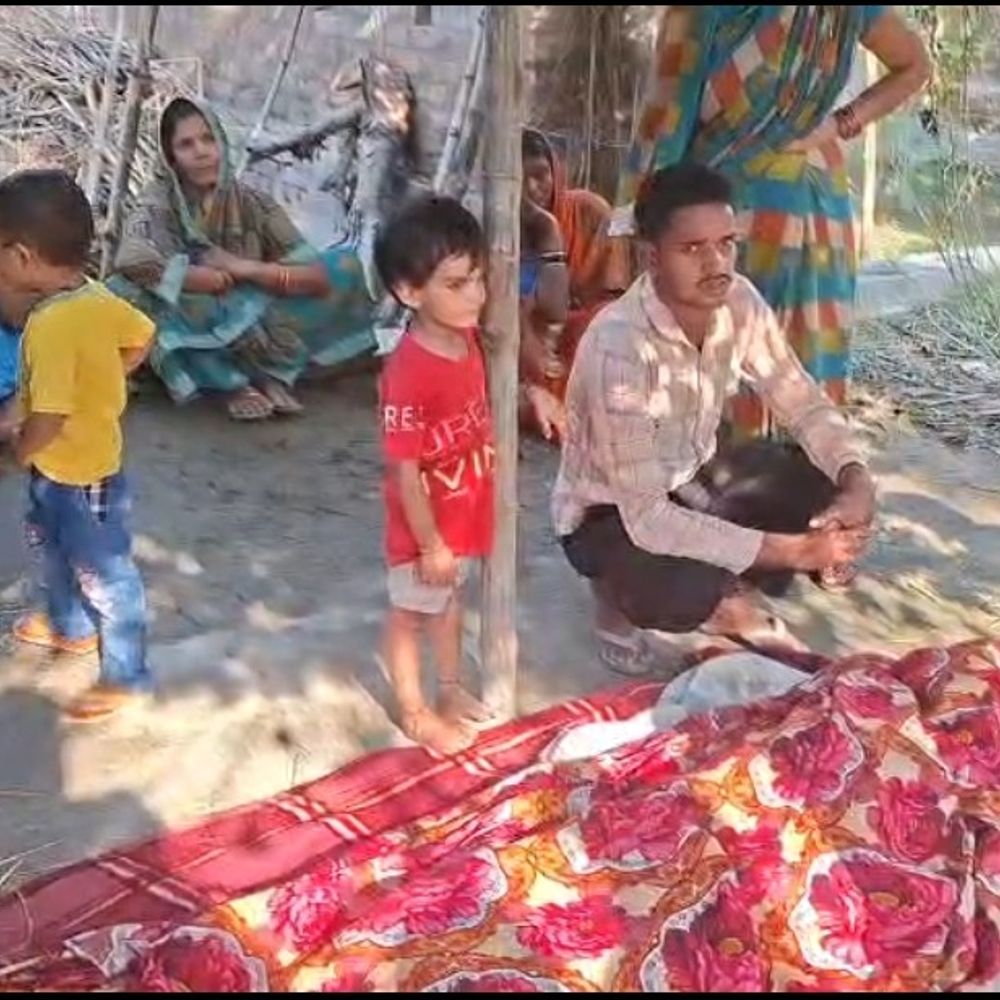 अज्ञात गाड़ी की टक्कर से बुजुर्ग की मौत:काम से घर से बाहर निकले थे, बेतिया के बनकटवा गांव में एक्सीडेंट