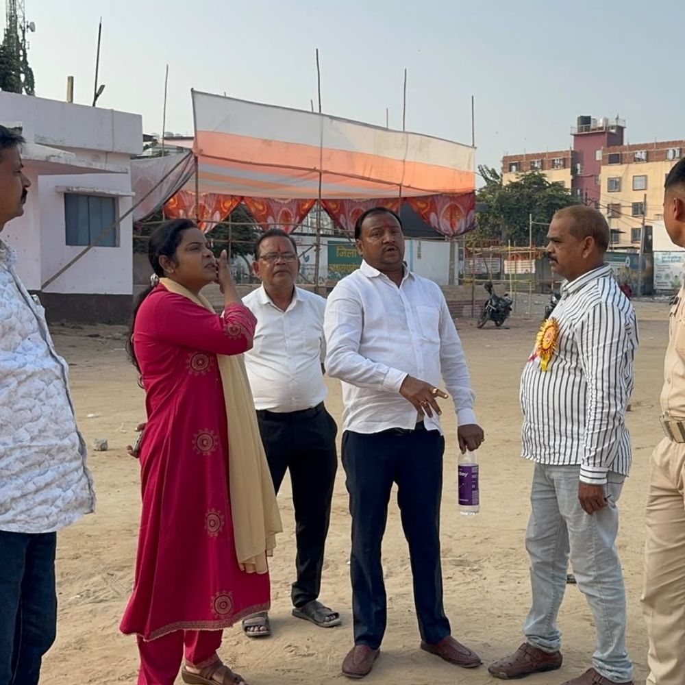 नवादा- रावण वध देखने जुटेंगे 50 हजार से ज्यादा लोग:हरिश्चंद्र स्टेडियम में खुलेंगे 3 प्रवेश गेट, सुरक्षा के लिए 4 टावर, सीओ ने लिया जायजा