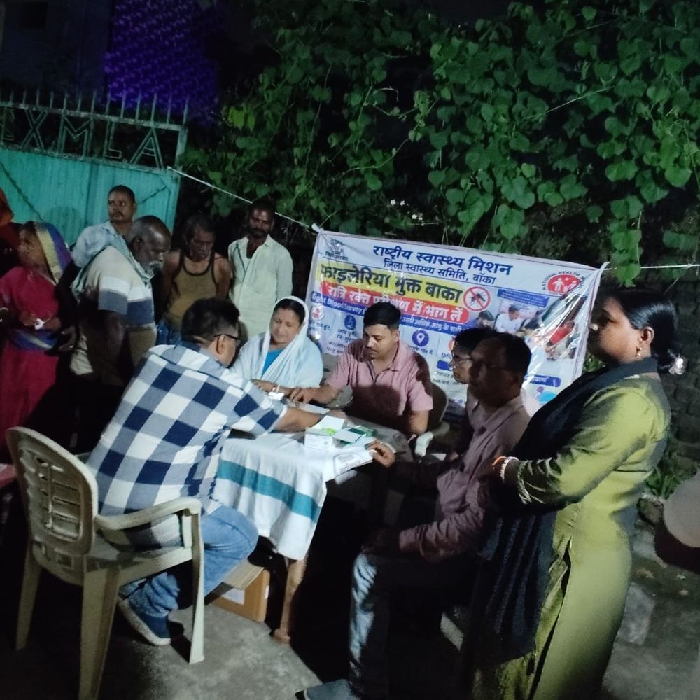 रजौन में फाइलेरिया जांच के लिए नाइट ब्लड सर्वे जारी:पुनसिया बस्ती में देर रात तक स्वास्थ्य कर्मी डटे, 300 लोगों की जांच का लक्ष्य