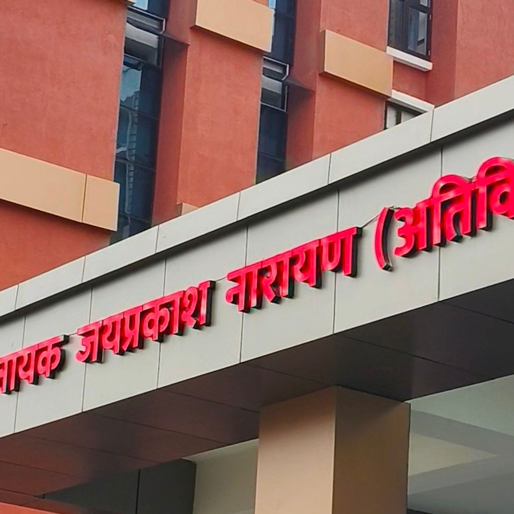 एलएनजेपी के 3 डॉक्टरों पर विभागीय कार्रवाई शुरू:मरीजों को निजी अस्पताल भेजने समेत कई आरोप, स्वास्थ्य विभाग ने मांगा स्पष्टीकरण