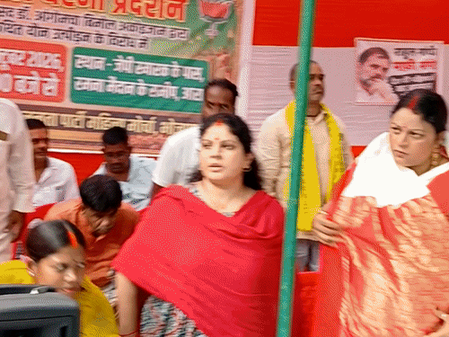 भोजपुर- यौन उत्पीड़न के विरोध में भाजपा का धरना:राष्ट्रपति से हस्तक्षेप की मांग, कांग्रेस सांसद की गिरफ्तारी के लिए आंदोलन जारी रखने की चेतावनी