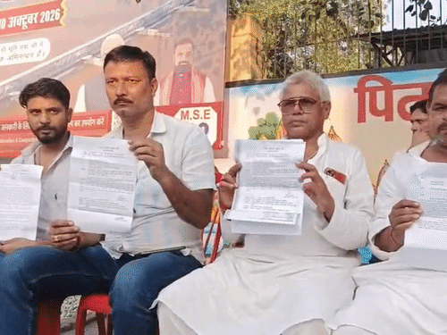 गयाजी में पितृपक्ष मेले में टेंपो स्टैंड वसूली पर विवाद:ठेकेदारों का आरोप- पुलिस सामान्य वाहनों से भी वसूली रोक रही, रोज 35 हजार का नुकसान