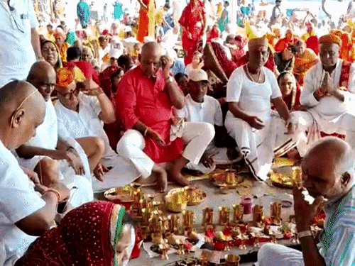 गयाजी- 16 दिन में 1200 करोड़ का कारोबार:पितृपक्ष मेले में देश-विदेश से पहुंचे 51 लाख तीर्थ यात्री, 5 लाख लोगों को मिला रोजगार