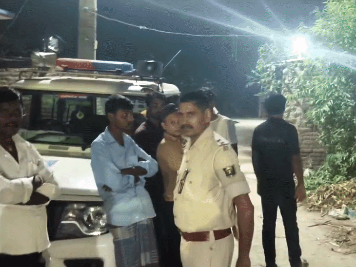 मुजफ्फरपुर- कमरे में फंदे से लटका मिला युवक का शव:दरवाजा और खिड़की अंदर से बंद थे, FSL ने जुटाए साक्ष्य; पोस्टमार्टम के लिए भेजा गया