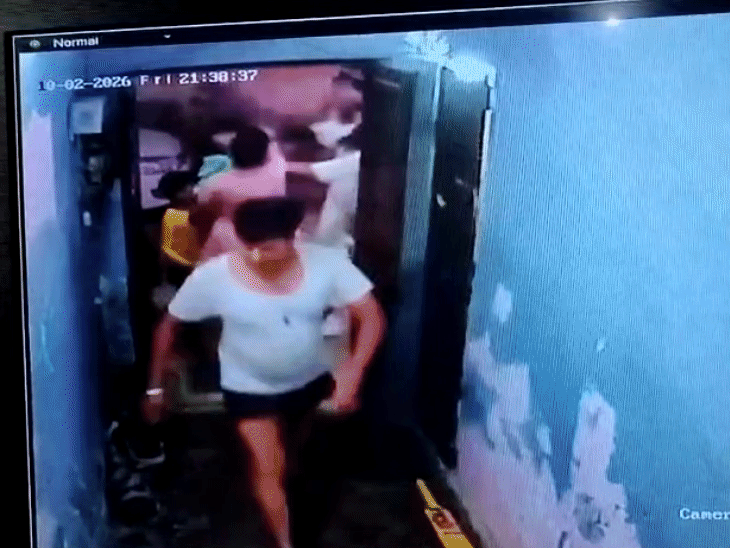 लुधियाना में पड़ोसी ने हथोड़े से किया हमला:गाड़ी मोड़ने को लेकर हुआ हंगामा, हथौड़े से थड़ियां तोड़ीं; एक्टिवा मालिक पर किया हमला