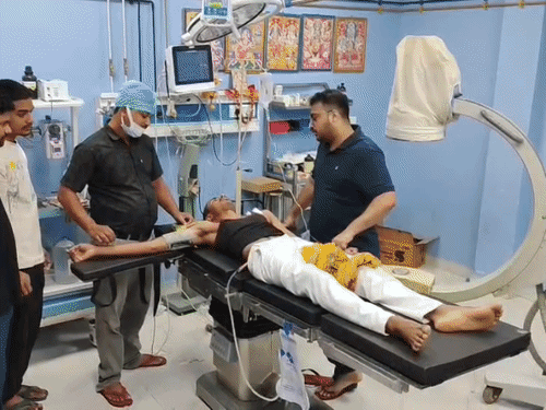 रोहतास- स्कूल जा रहे 9वीं के छात्र को मारी गोली:लंच में चटनी गिरने पर हुआ था विवाद, तीन बुलेट दागी, एक लगी; भोजपुर में इलाज जारी