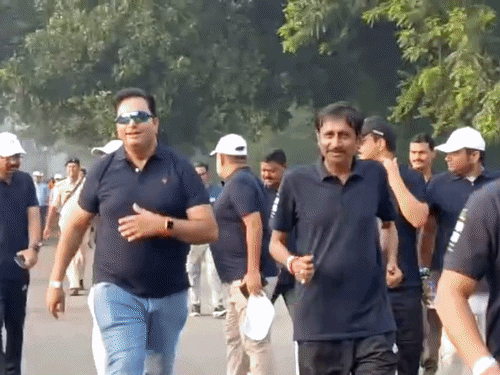 बोकारो में वॉकथॉन का आयोजन:गांधी जयंती और लाल बहादुर शास्त्री की जयंती पर ESL स्टील के 500 से ज्यादा लोग हुए शामिल