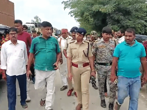 मुजफ्फरपुर- महिंद्रा कंपनी के वेयरहाउस में इलेक्ट्रिशियन की संदिग्ध मौत:परिजनों ने शव रख NH तीन घंटे तक रखा जाम; हत्या का आरोप, 50 लाख मुआवजे की मांग