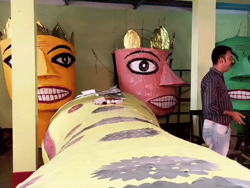 समस्तीपुर- विजायदशमी पर हाउसिंग बोर्ड मैदान में होगा रावण वध:60 फीट का पुतला बनकर तैयार, 1955 से हो रहा आयोजन; 50 से अधिक जवानों की तैनाती