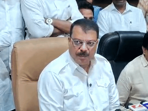 भागीरथपुरा में 36 मौतें, फिर भी जवाबदेही तय नहीं:सिंघार बोले-66 दिन मेयर के पास क्यों अटकी फाइल, 49 दिन टेंडर में और 63 दिन मंजूरी में लगे