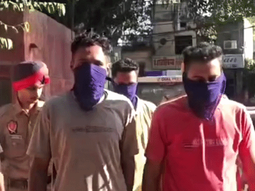 लुधियाना के सरकारी स्कूल में चोरी:चावल-दाल और CCTV ले गए चोर, 2 दिन बाद खुला तो रोशनदान-गेट टूटा मिला; 3 गिरफ्तार
