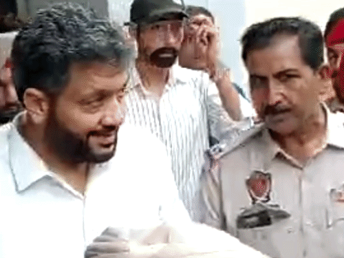 अमृतसर इंप्रूवमेंट ट्रस्ट के पूर्व चेयरमैन बस्सी की मुश्किल बढ़ी:2 दिन के पुलिस रिमांड में भेजा, कांग्रेसी नेताओं ने कहा- राजनीतिक रंजिश में फंसाया, विदेश भागने का दावा झूठा