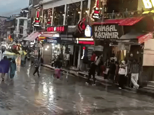 हिमाचल के आठ जिलों में यलो अलर्ट:50 KM की रफ्तार से चलेगा तूफान, बारिश-बर्फबारी से 4॰C तक गिरेगा तापमान, 12 अक्टूबर तक बरसेंगे बादल