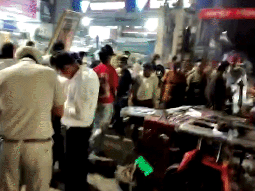 अमृतसर में तेज रफ्तार इनोवा ने कई लोगों को रौंदा:ई-रिक्शा चालक की मौके पर मौत; राहगीर बोले-नशे में था ड्राइवर